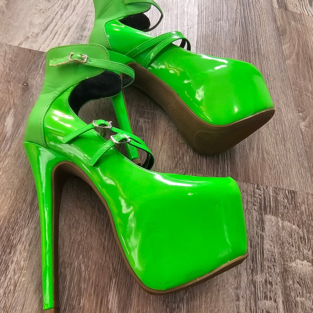 Ami Clubwear Neon Green‎ Patent Leather Platform Pumps Triple Buckle Strap Heels